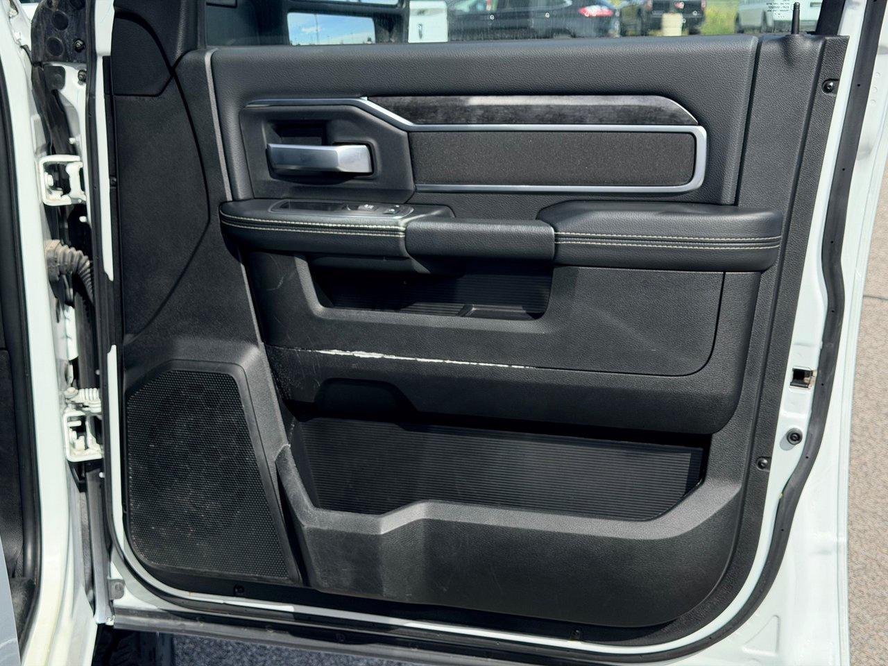 2024 RAM 3500 Big Horn Crew Cab 4x4 Photo