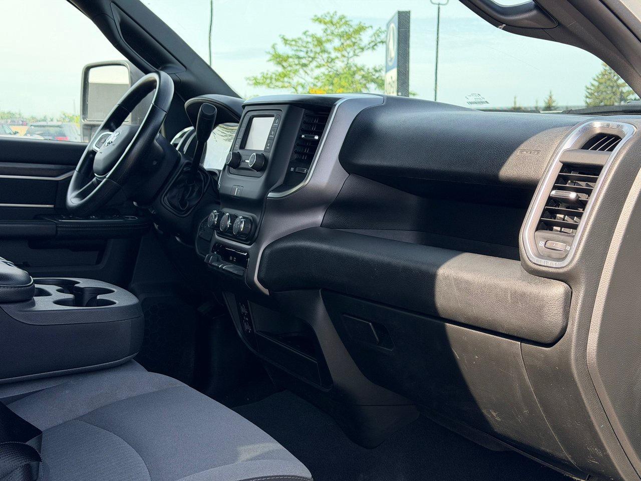 2024 RAM 3500 Big Horn Crew Cab 4x4 Photo