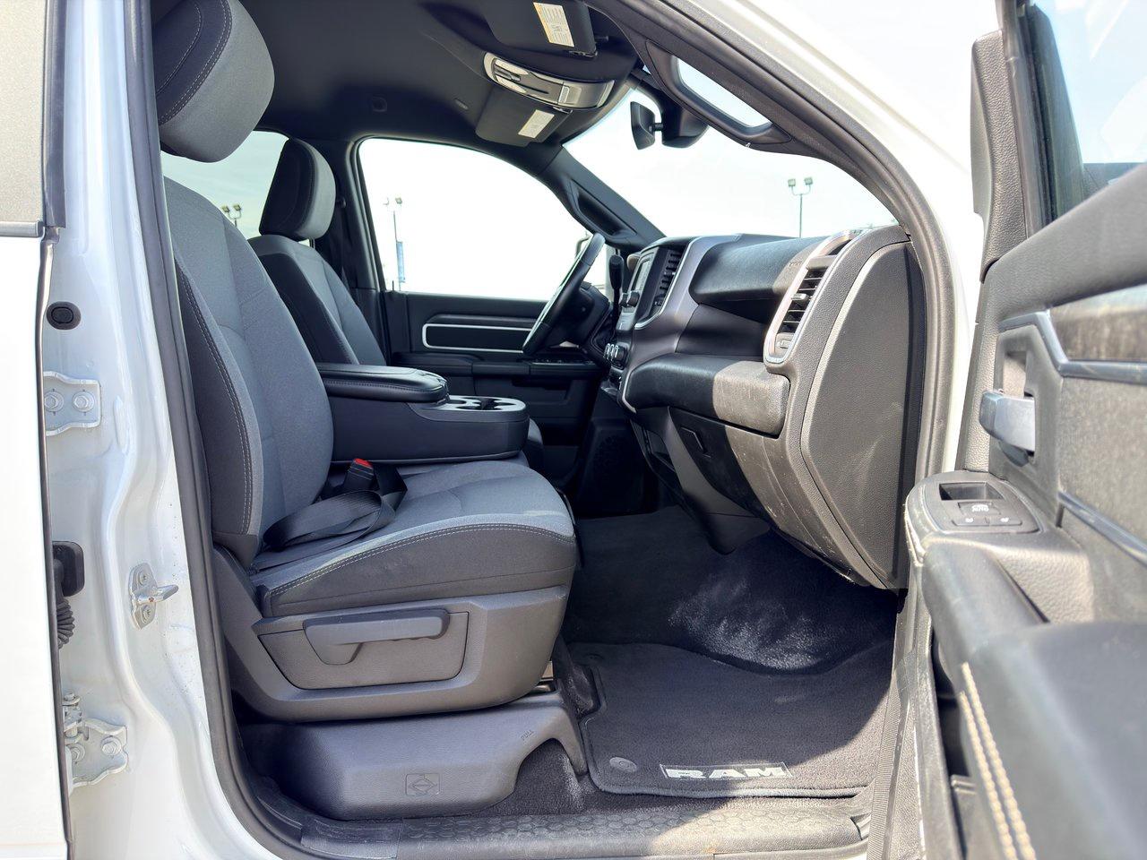 2024 RAM 3500 Big Horn Crew Cab 4x4 Photo