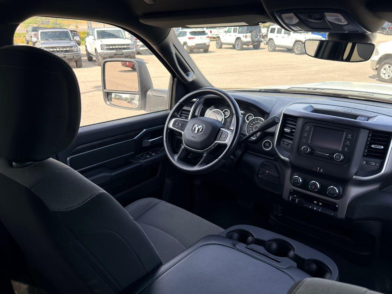 2024 RAM 3500 Big Horn Crew Cab 4x4 Photo