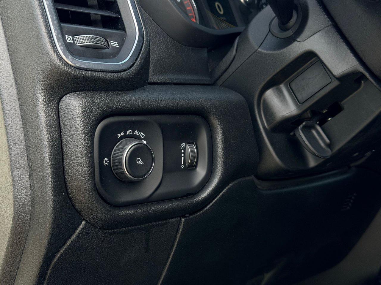 2024 RAM 3500 Big Horn Crew Cab 4x4 Photo