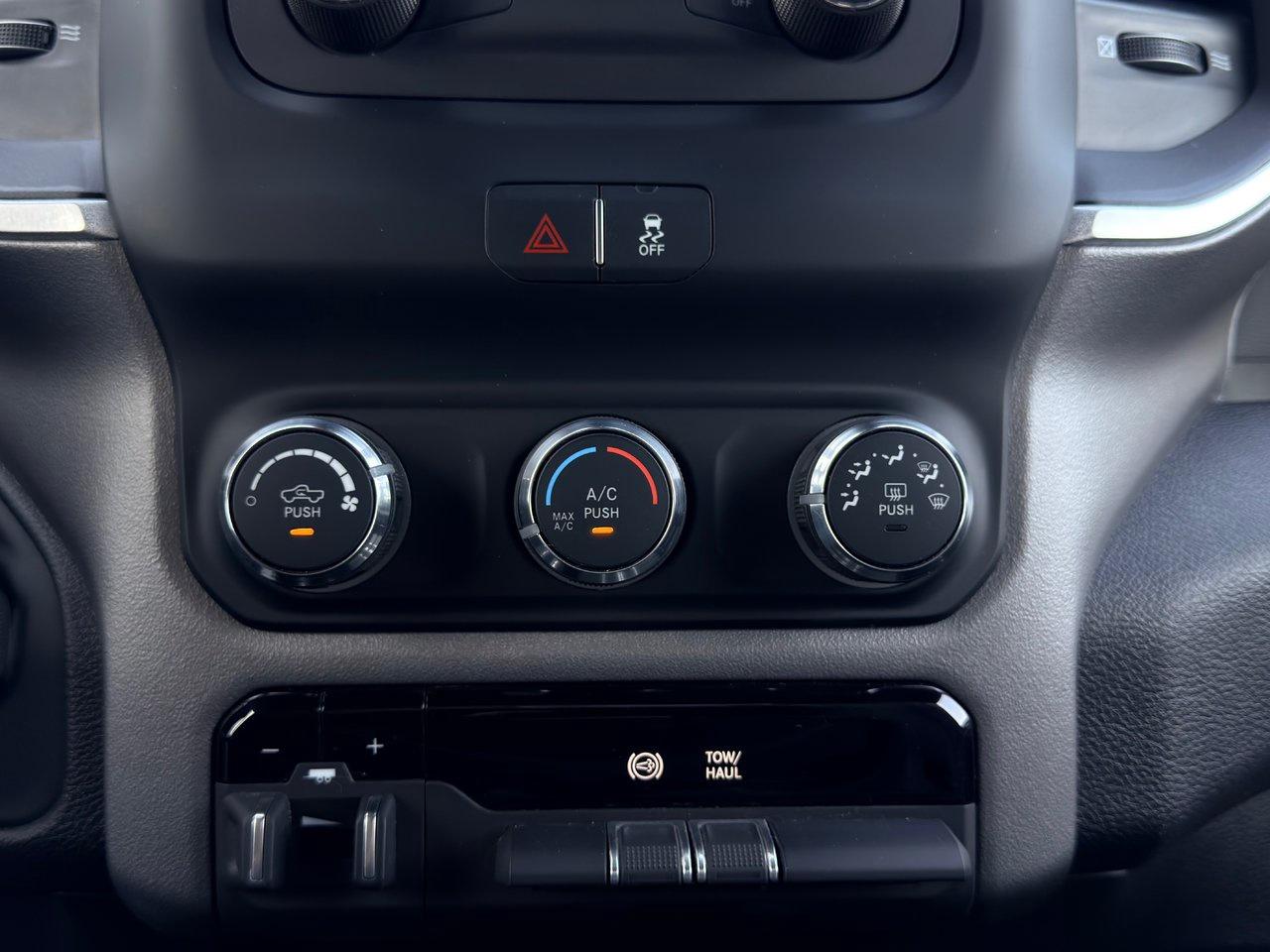 2024 RAM 3500 Big Horn Crew Cab 4x4 Photo