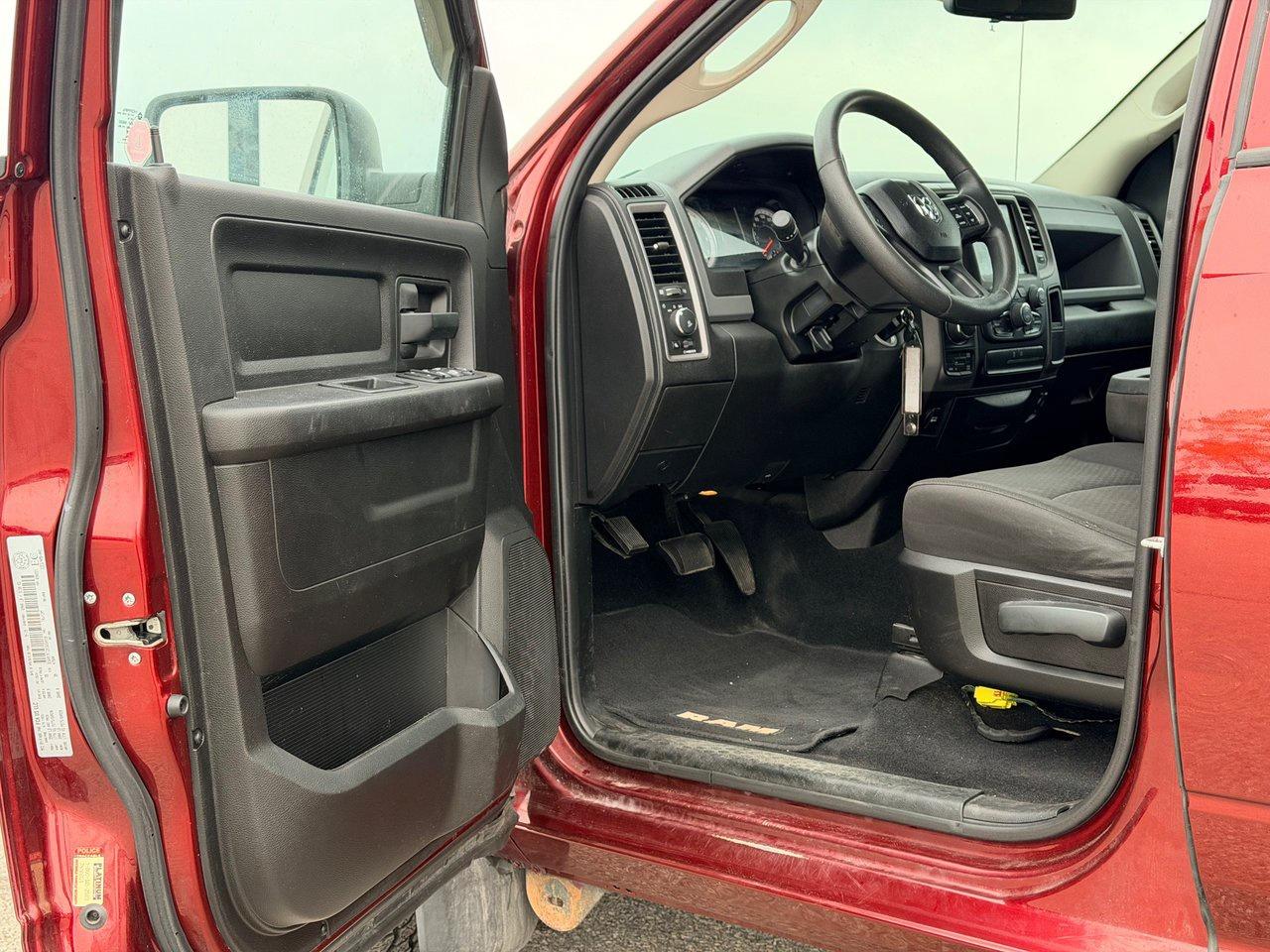 2019 RAM 1500 Classic Express 4x4 Crew Cab 5'7 Box Photo