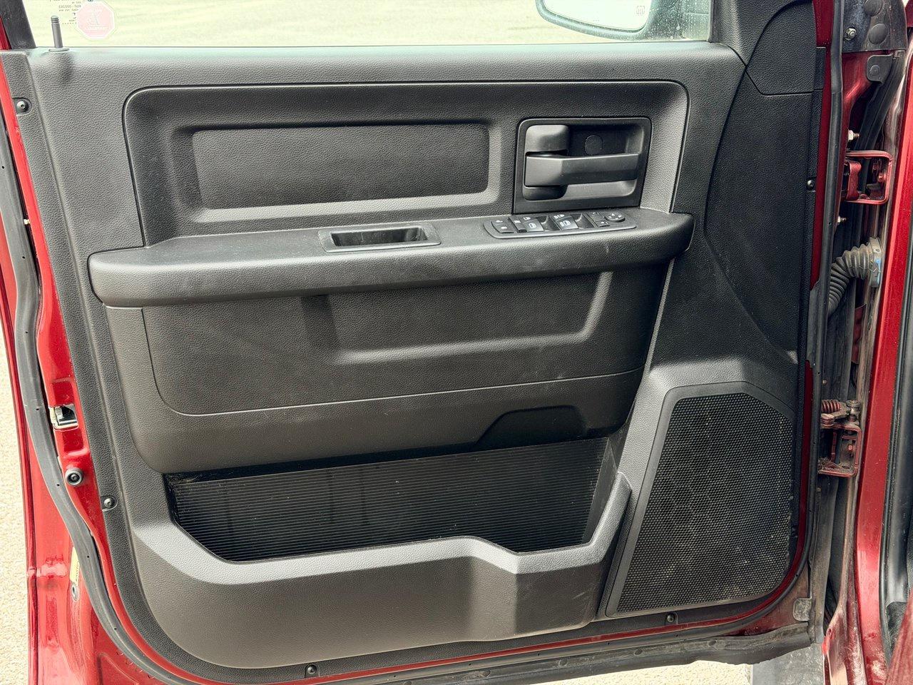 2019 RAM 1500 Classic Express 4x4 Crew Cab 5'7 Box Photo