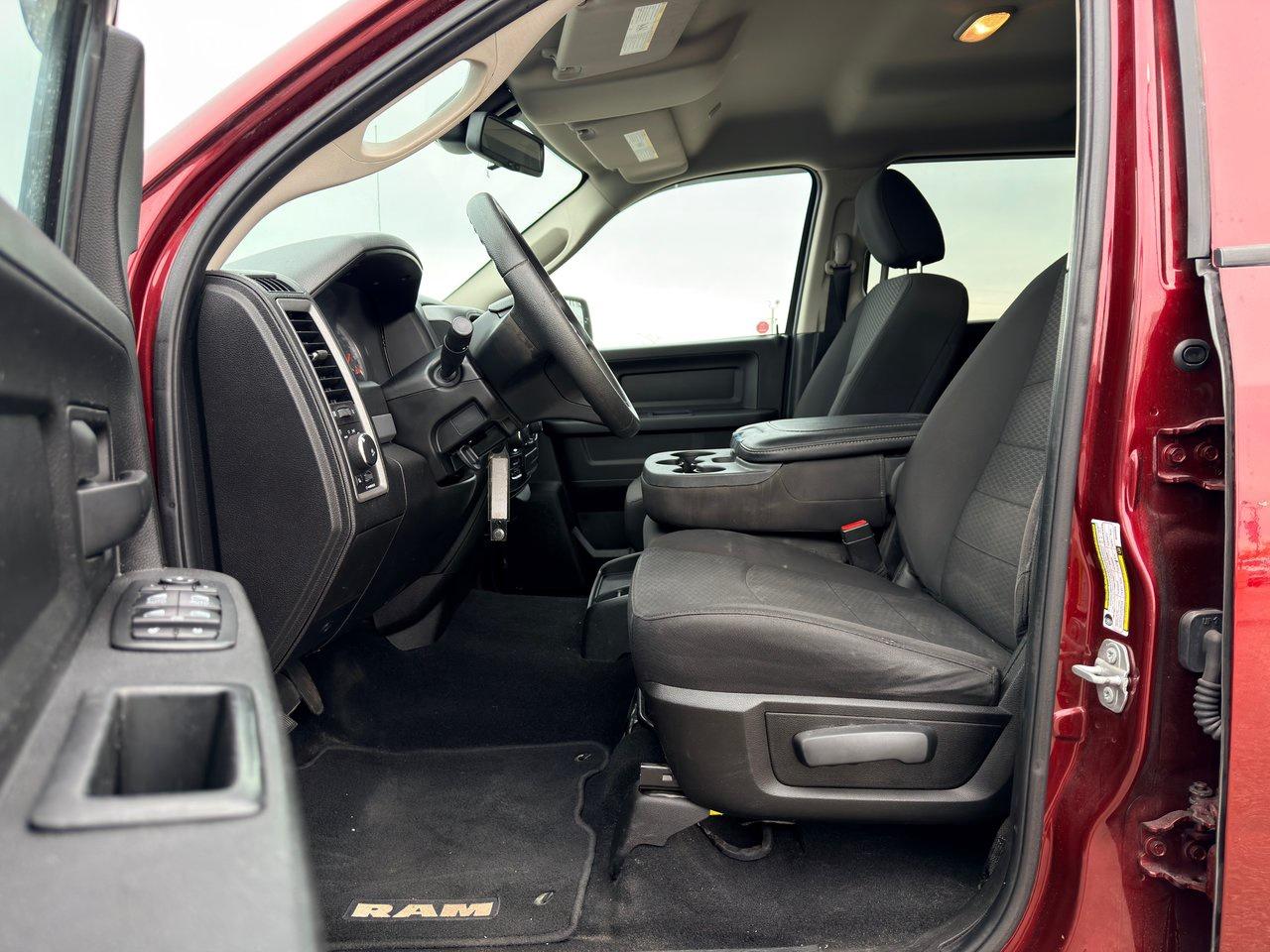 2019 RAM 1500 Classic Express 4x4 Crew Cab 5'7 Box Photo