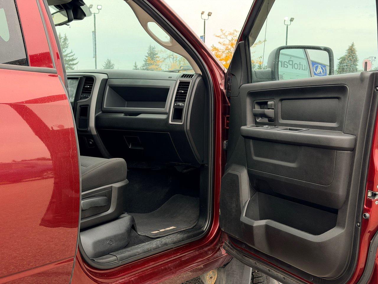 2019 RAM 1500 Classic Express 4x4 Crew Cab 5'7 Box Photo