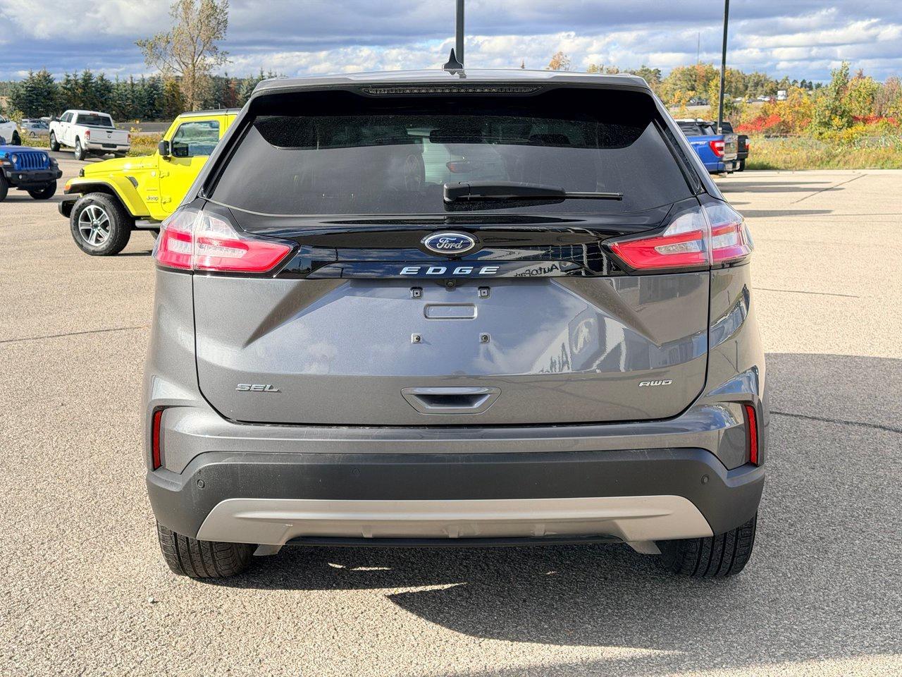 2024 Ford Edge SEL AWD Photo4