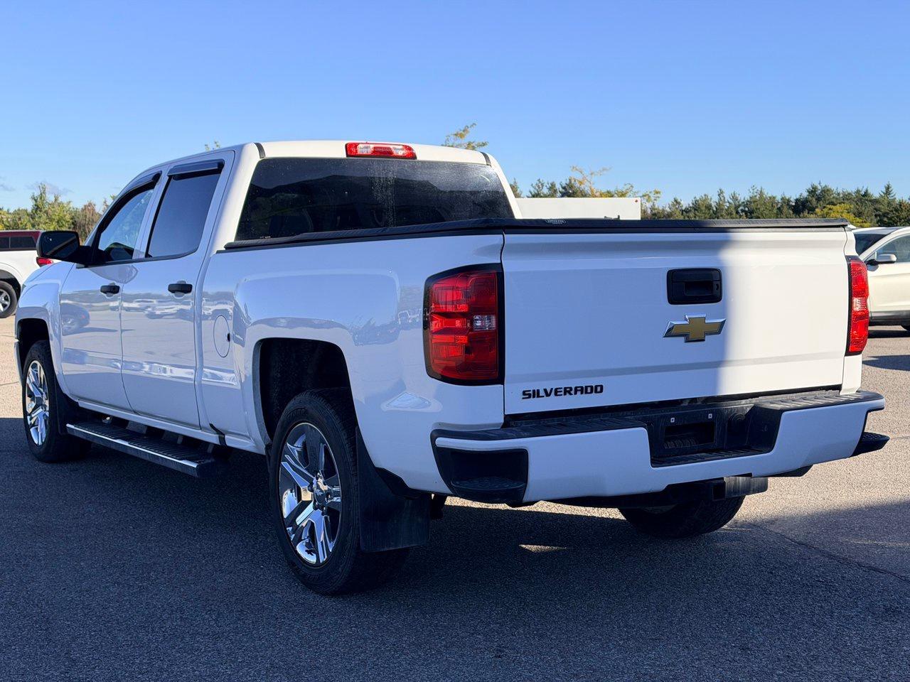 2018 Chevrolet Silverado 1500 4WD Crew Cab 153 Custom Photo