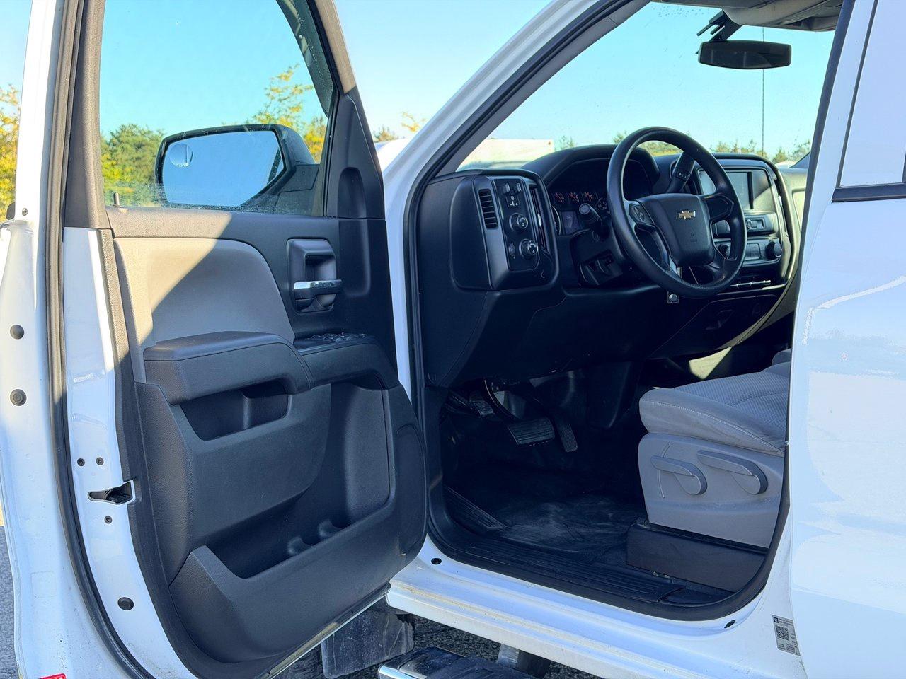 2018 Chevrolet Silverado 1500 4WD Crew Cab 153 Custom Photo