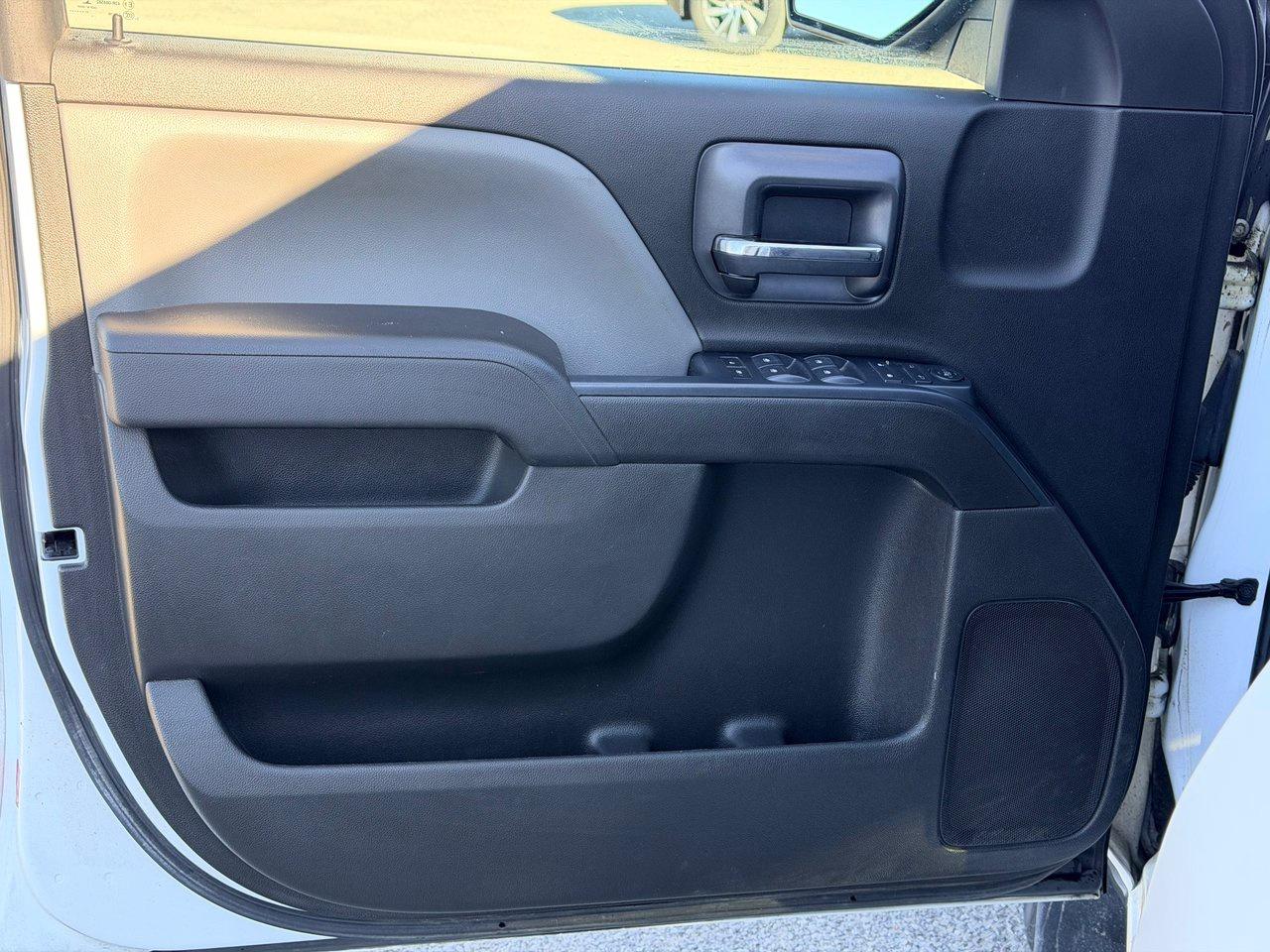 2018 Chevrolet Silverado 1500 4WD Crew Cab 153 Custom Photo