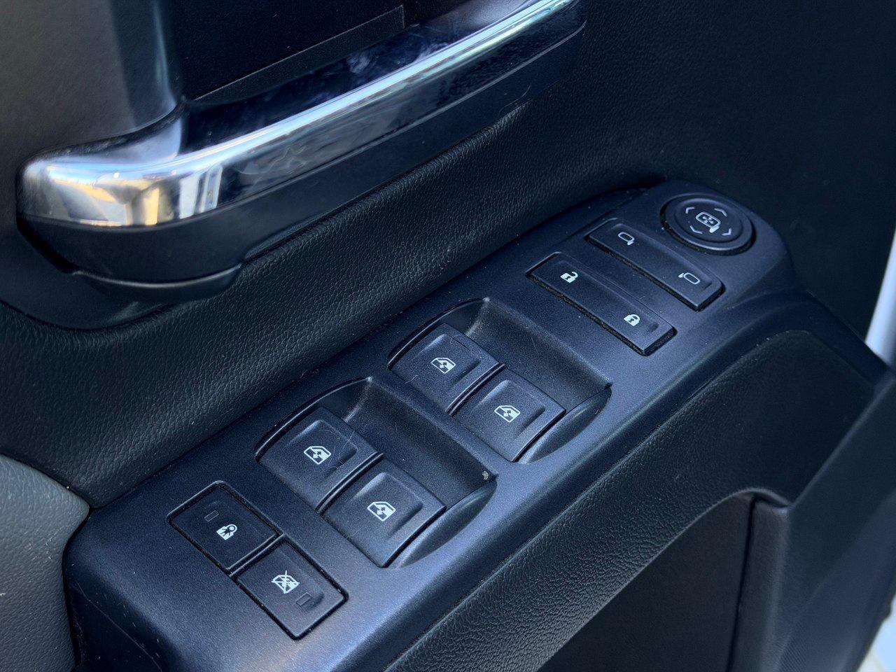 2018 Chevrolet Silverado 1500 4WD Crew Cab 153 Custom Photo