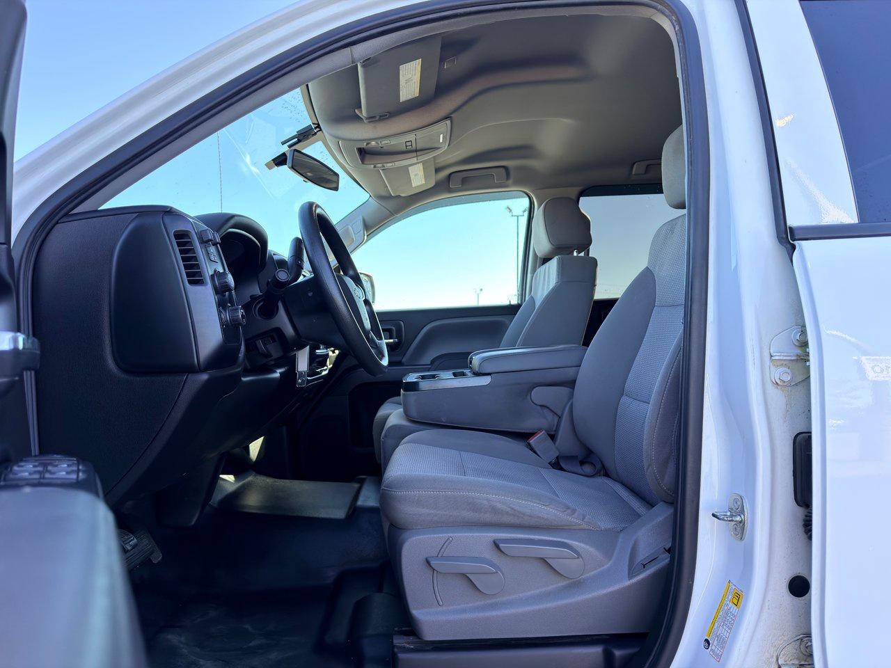 2018 Chevrolet Silverado 1500 4WD Crew Cab 153 Custom Photo