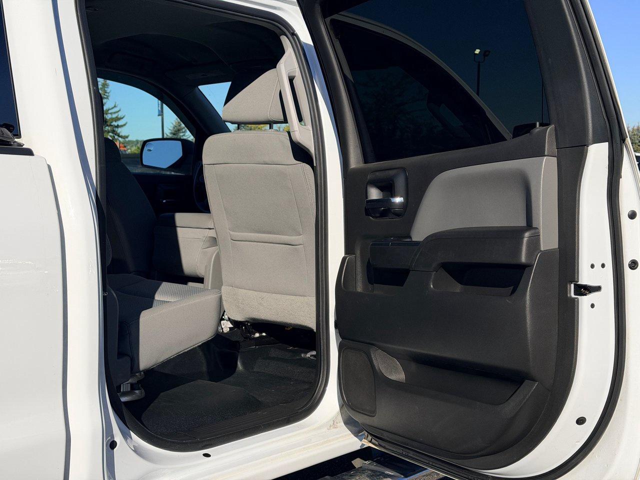 2018 Chevrolet Silverado 1500 4WD Crew Cab 153 Custom Photo
