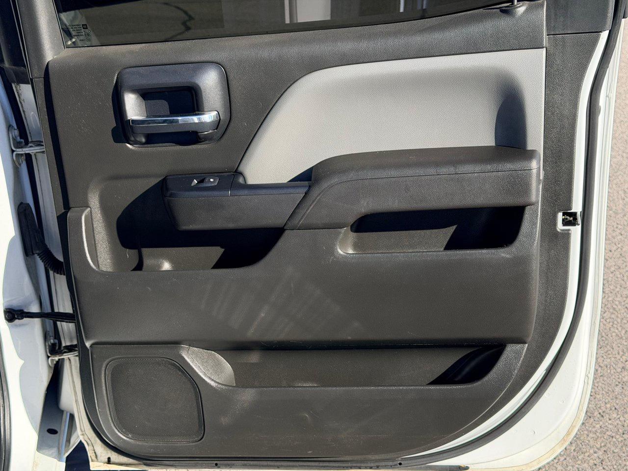 2018 Chevrolet Silverado 1500 4WD Crew Cab 153 Custom Photo