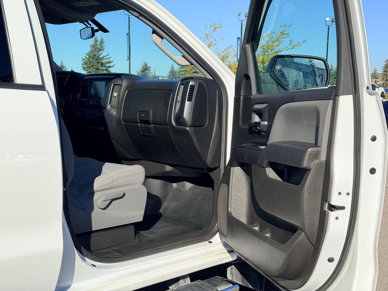 2018 Chevrolet Silverado 1500 4WD Crew Cab 153 Custom Photo