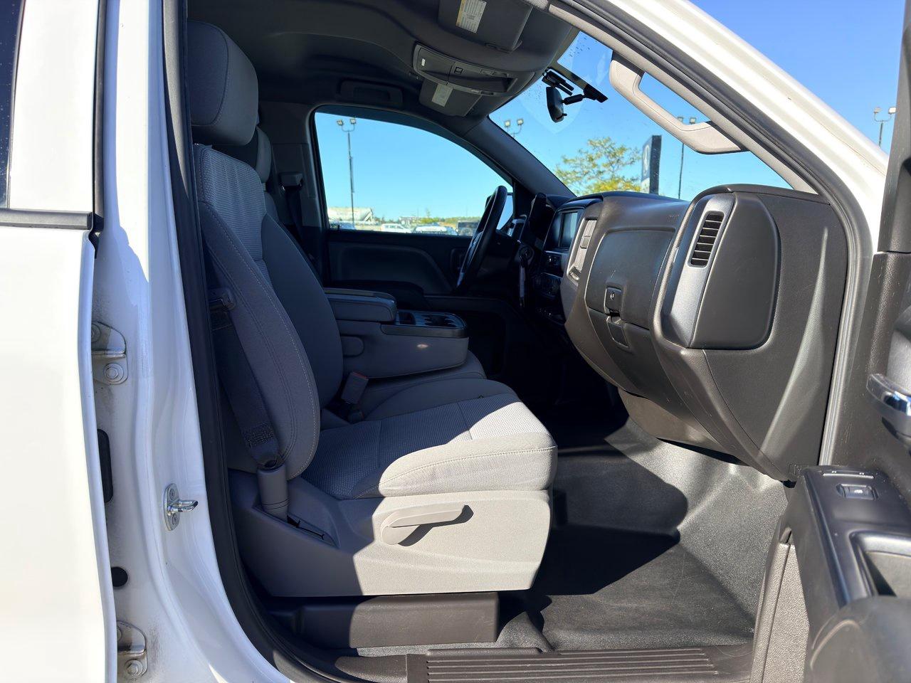 2018 Chevrolet Silverado 1500 4WD Crew Cab 153 Custom Photo