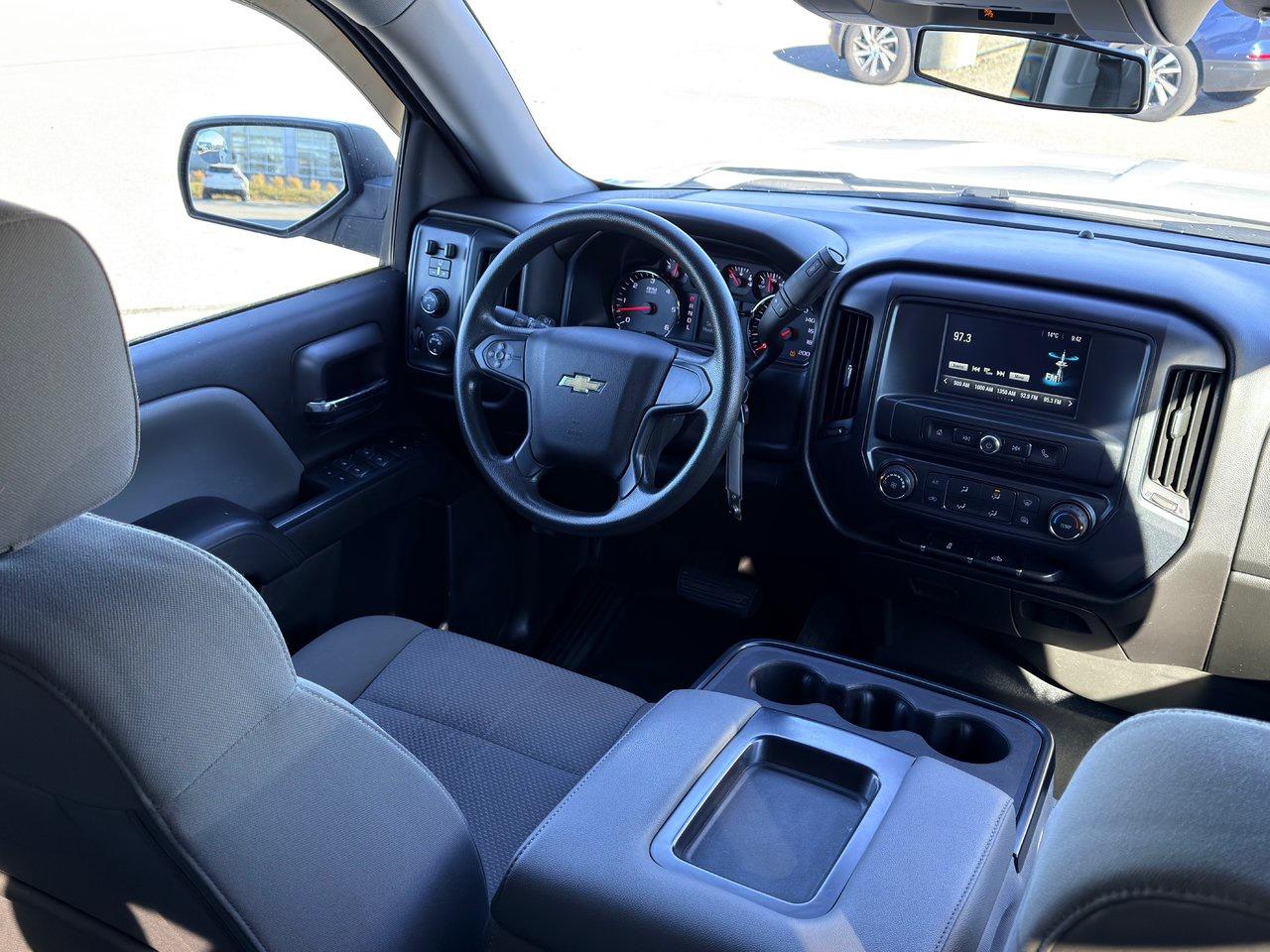 2018 Chevrolet Silverado 1500 4WD Crew Cab 153 Custom Photo