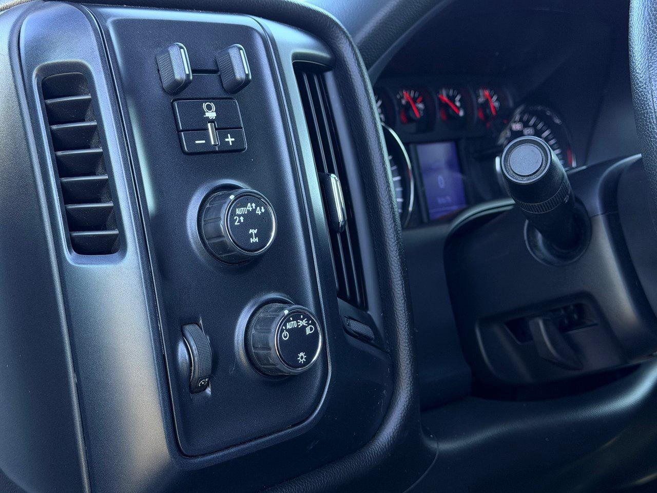 2018 Chevrolet Silverado 1500 4WD Crew Cab 153 Custom Photo