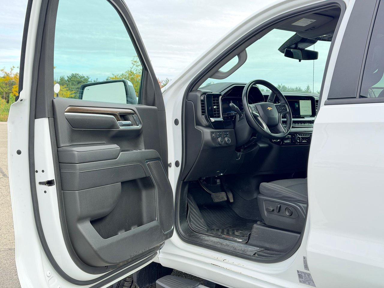 2024 Chevrolet Silverado 1500 LT 4WD Crew Cab Photo