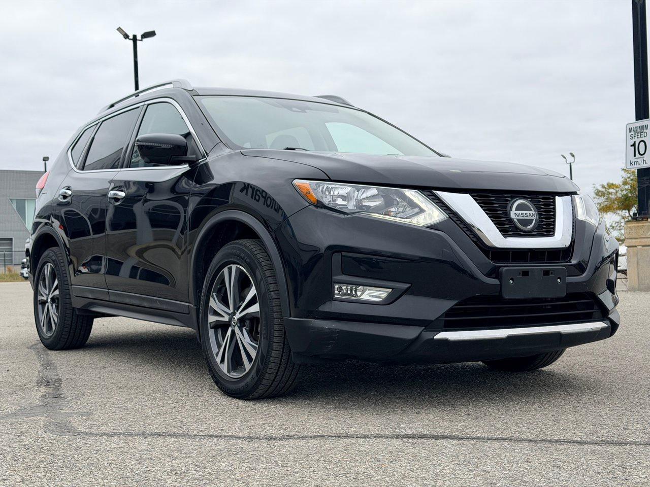 2019 Nissan Rogue SV AWD Photo2