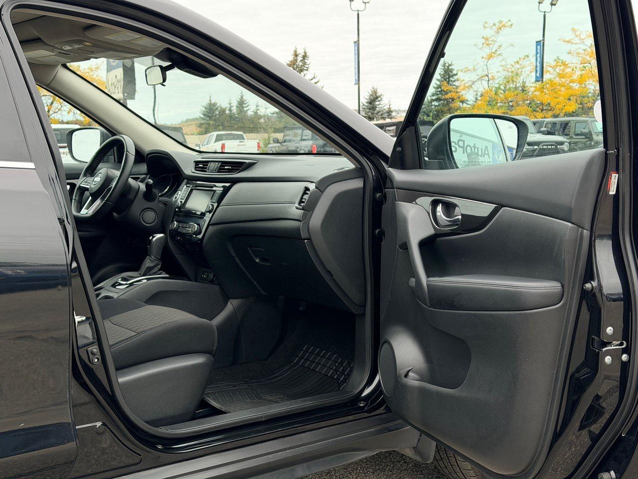 2019 Nissan Rogue SV AWD Photo