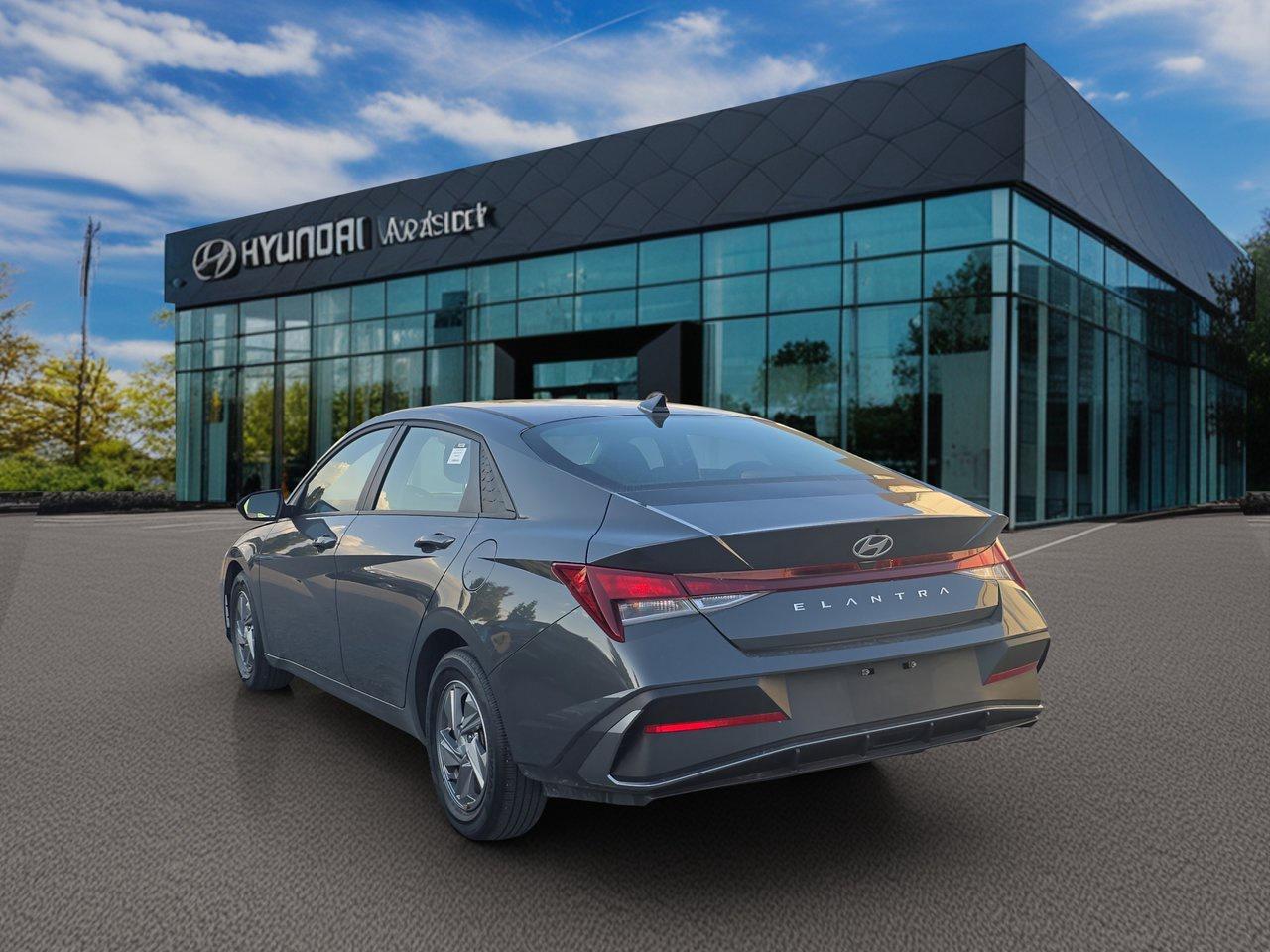 2024 Hyundai Elantra Essential IVT Photo3