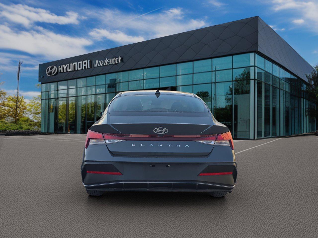 2024 Hyundai Elantra Essential IVT Photo4