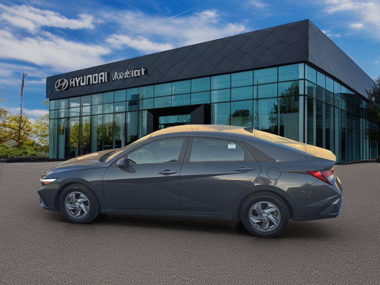 2024 Hyundai Elantra Essential IVT Photo