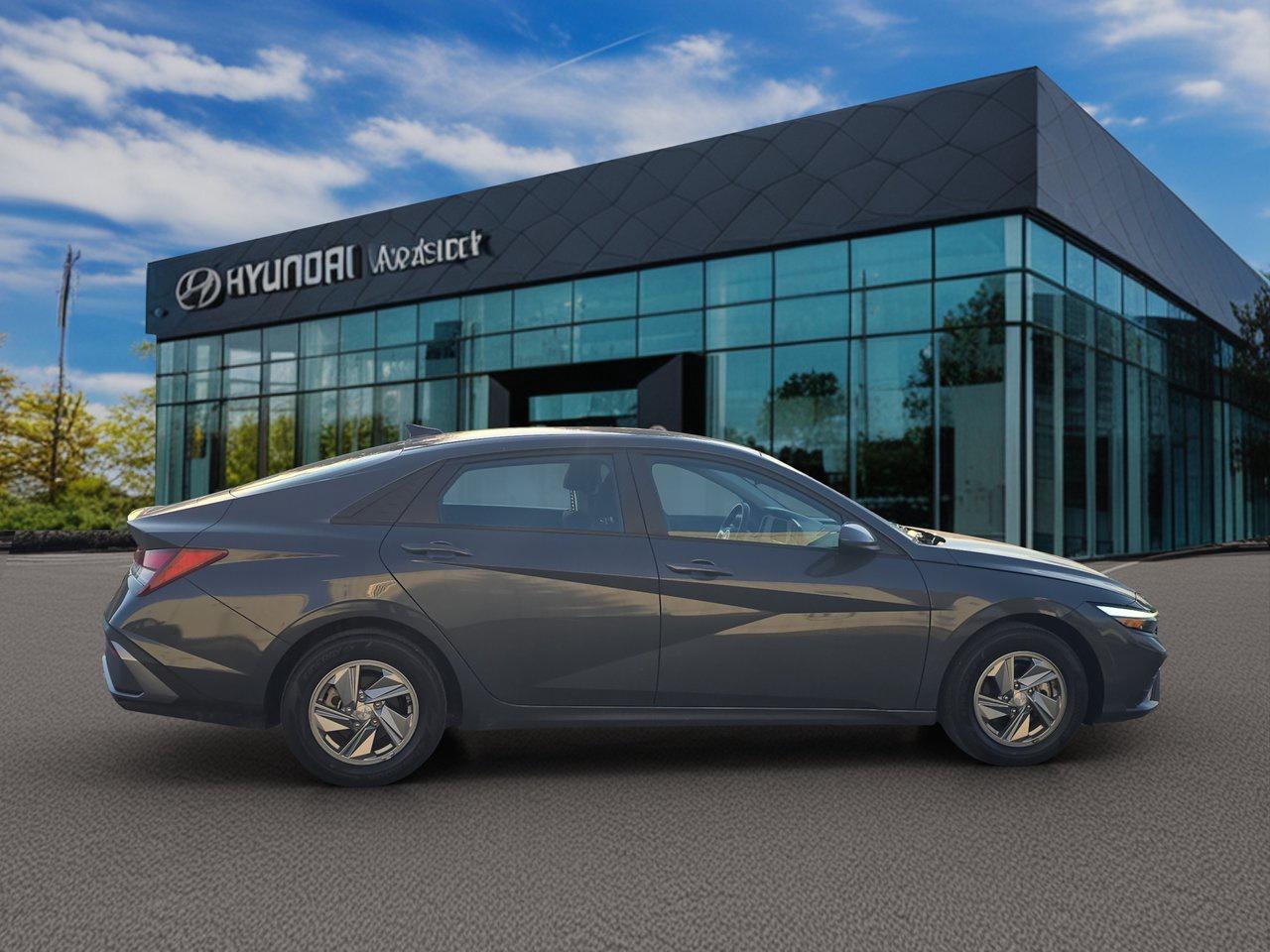 2024 Hyundai Elantra Essential IVT Photo