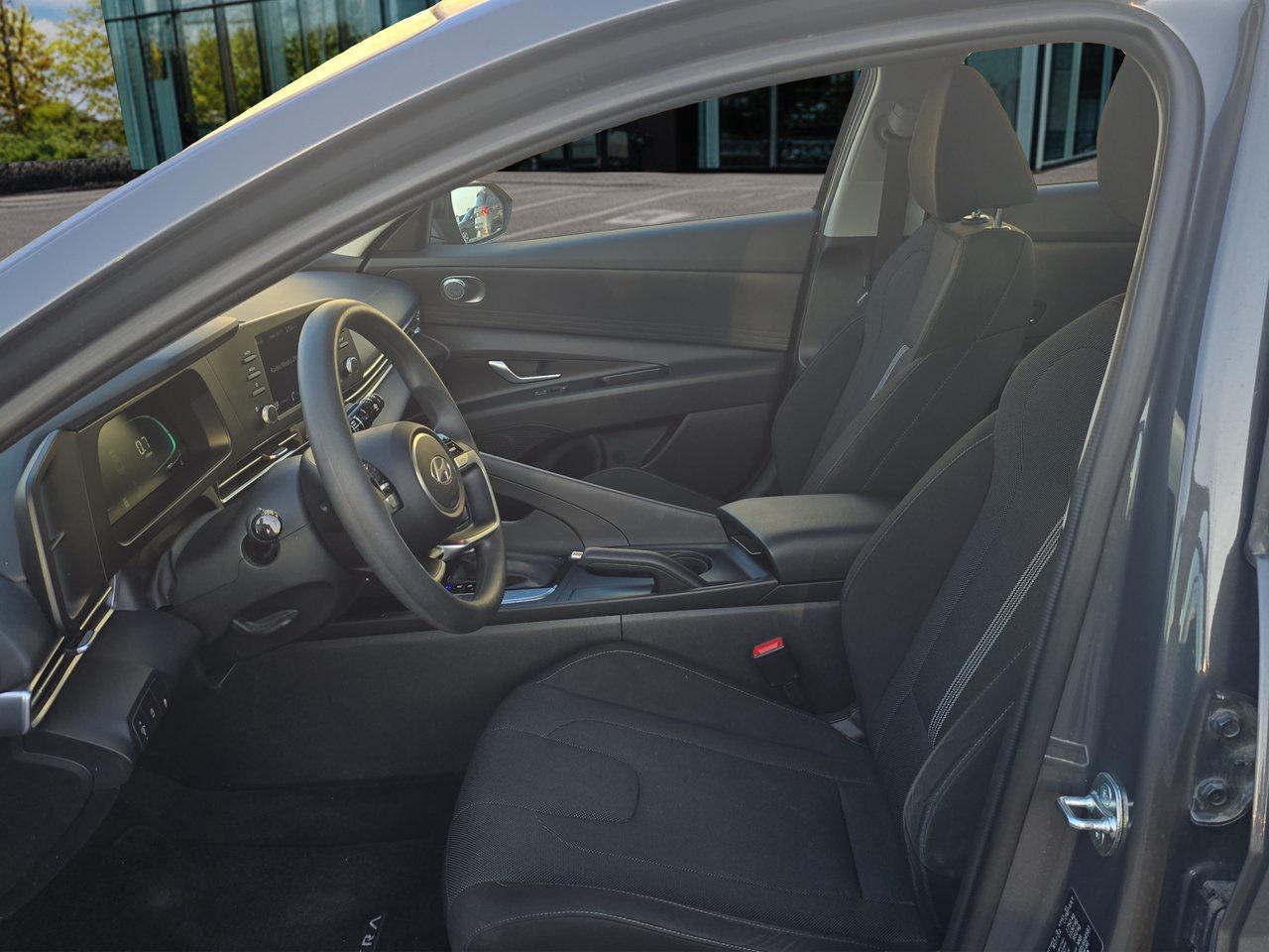 2024 Hyundai Elantra Essential IVT Photo