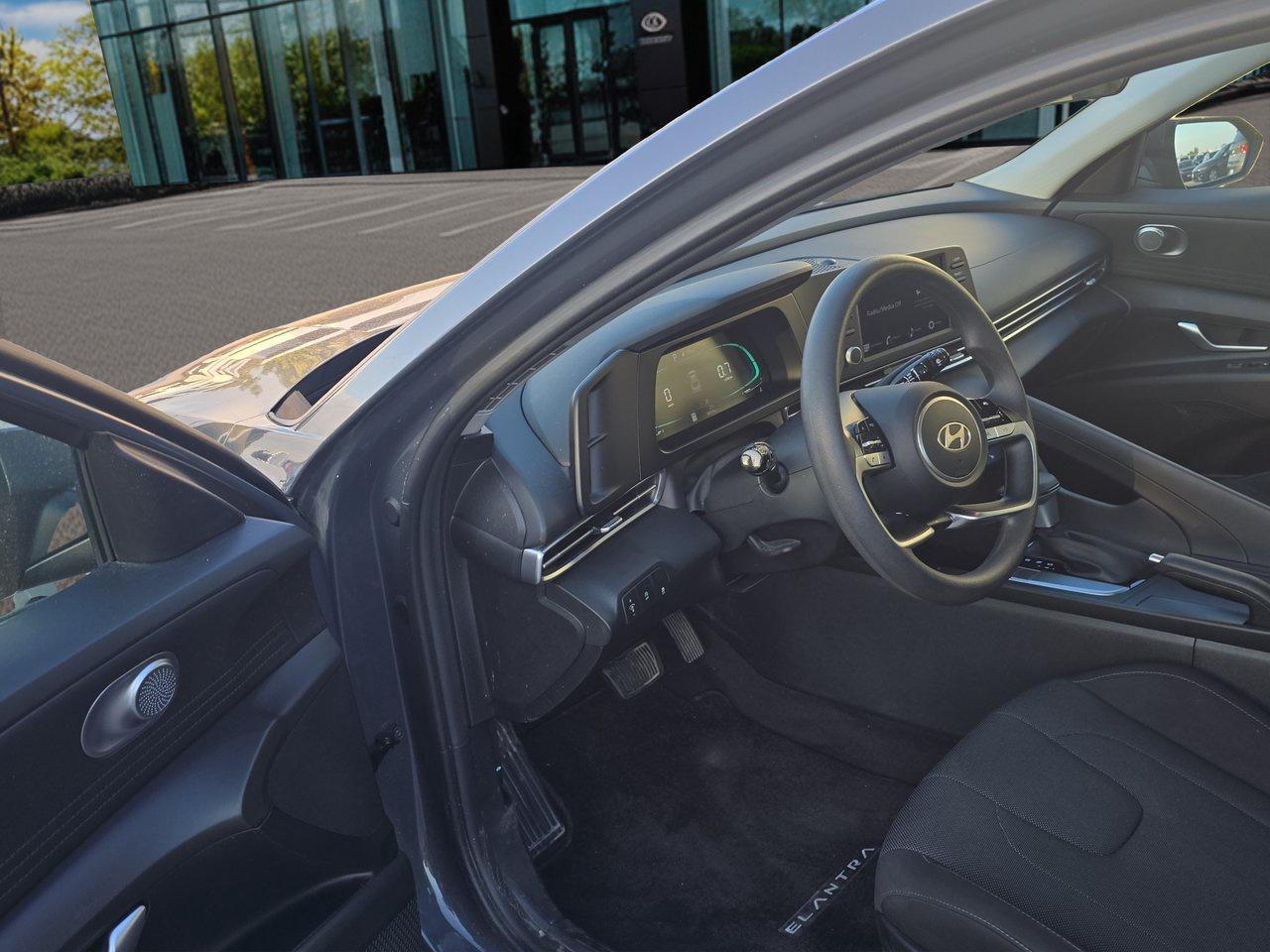 2024 Hyundai Elantra Essential IVT Photo