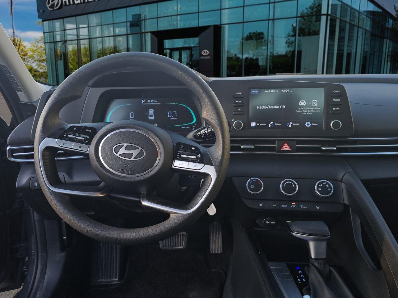 2024 Hyundai Elantra Essential IVT Photo