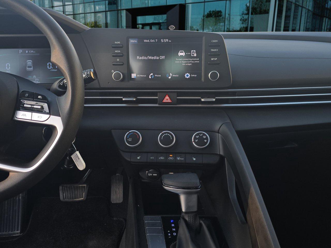 2024 Hyundai Elantra Essential IVT Photo