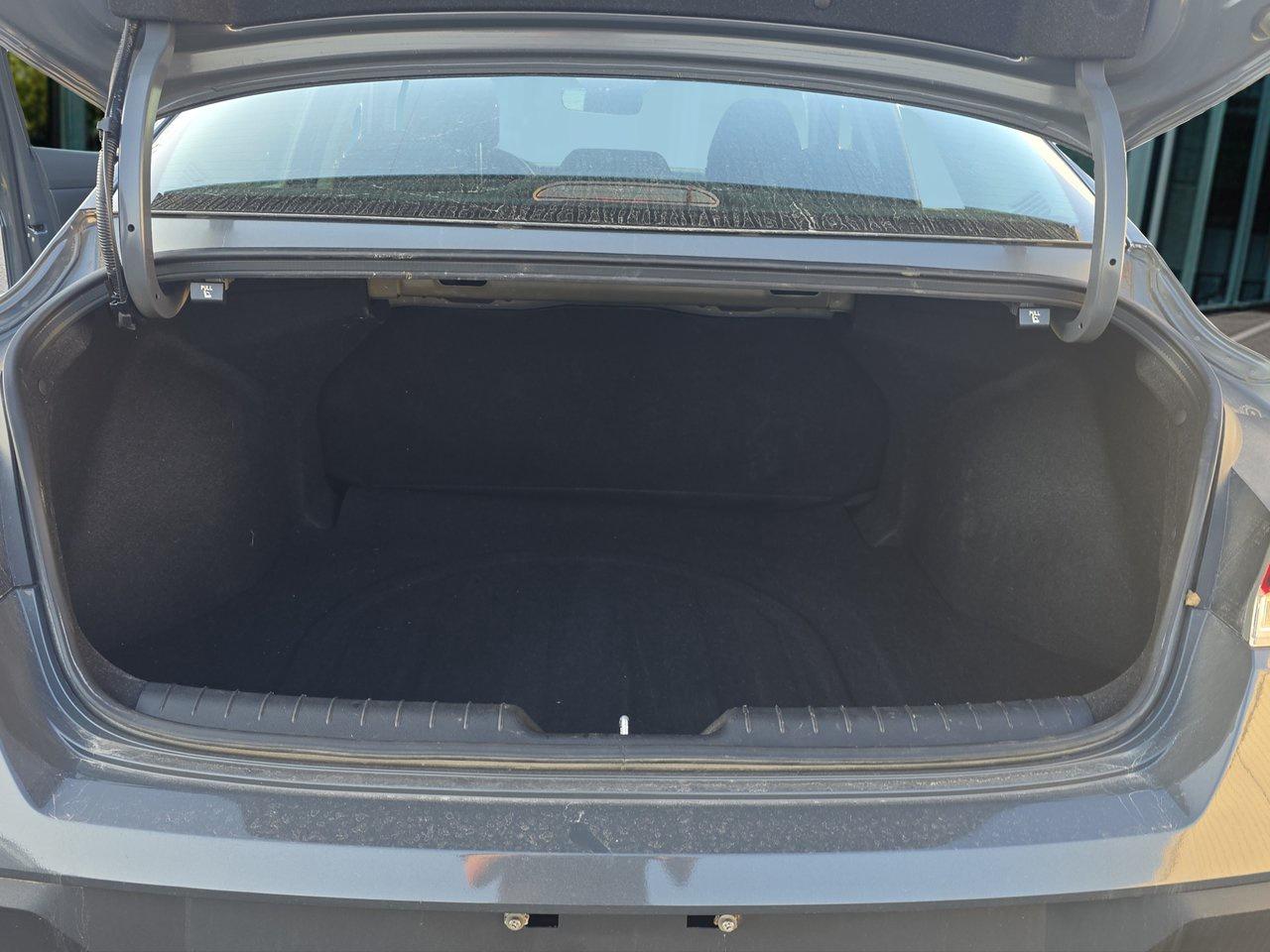 2024 Hyundai Elantra Essential IVT Photo