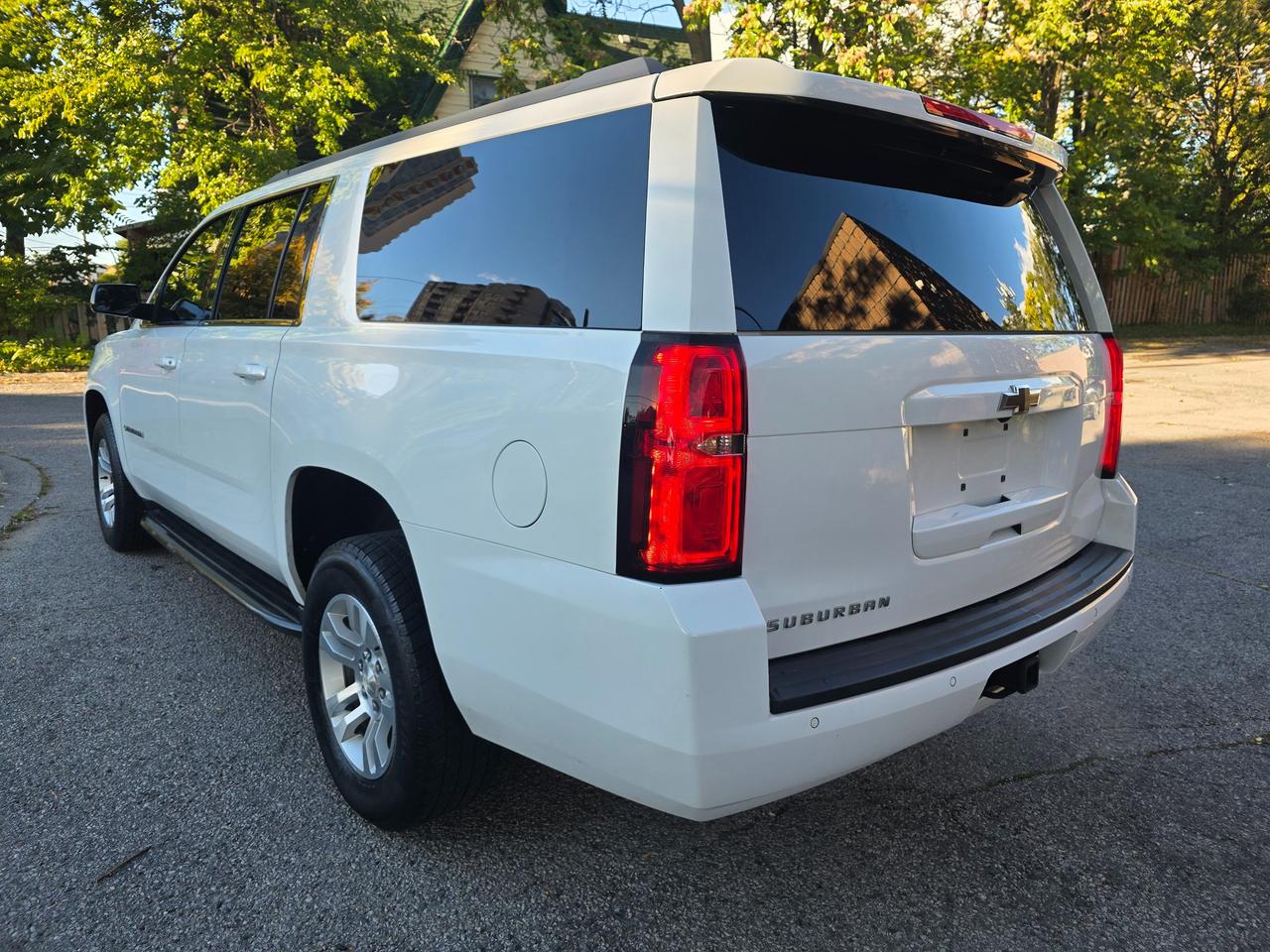 2018 Chevrolet Suburban LS 4WD Photo