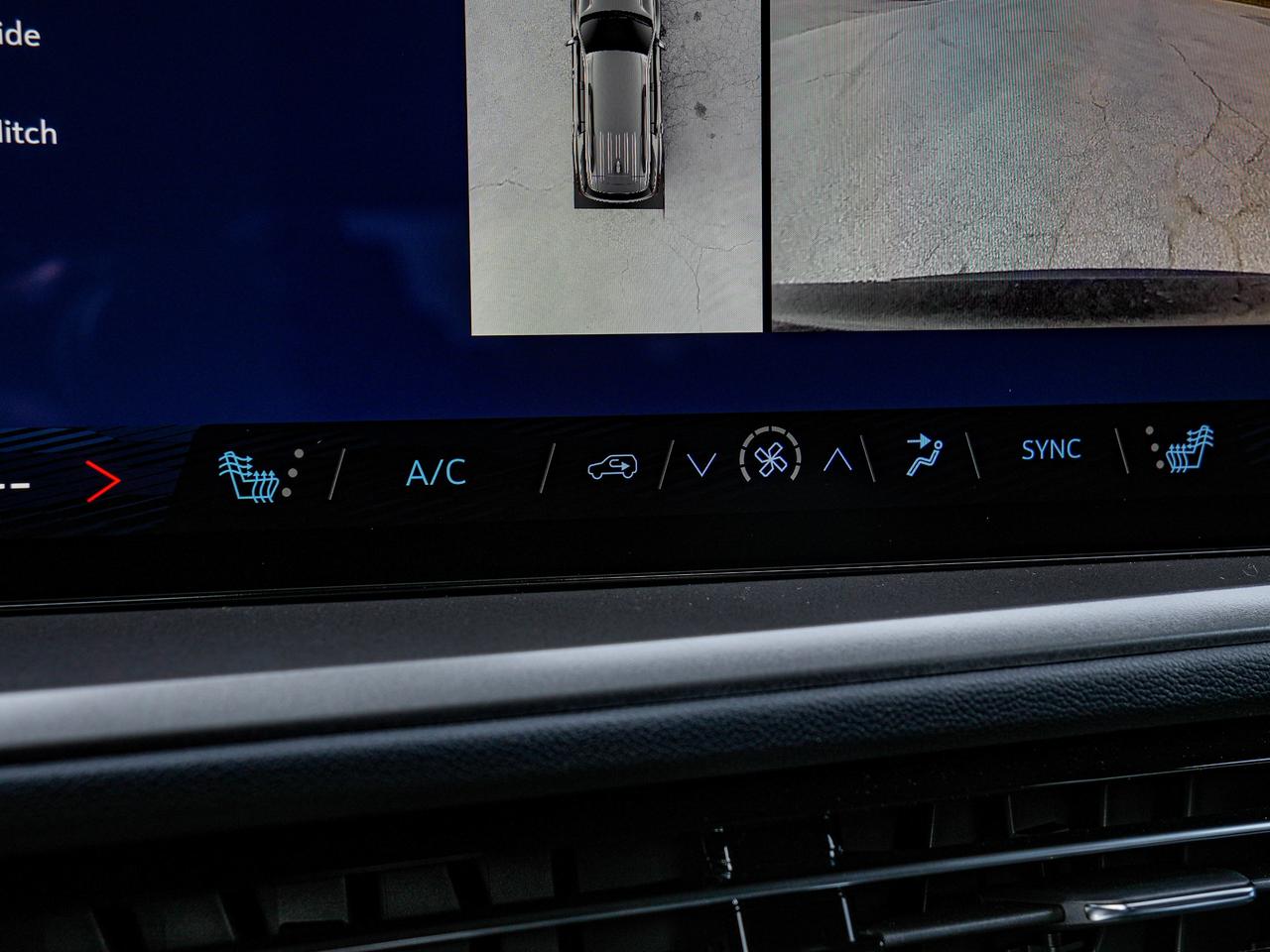2027 Chevrolet Traverse LT Photo