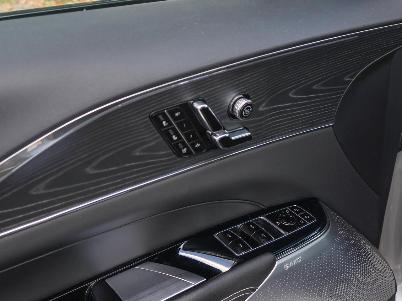 2024 Cadillac LYRIQ Luxury Photo