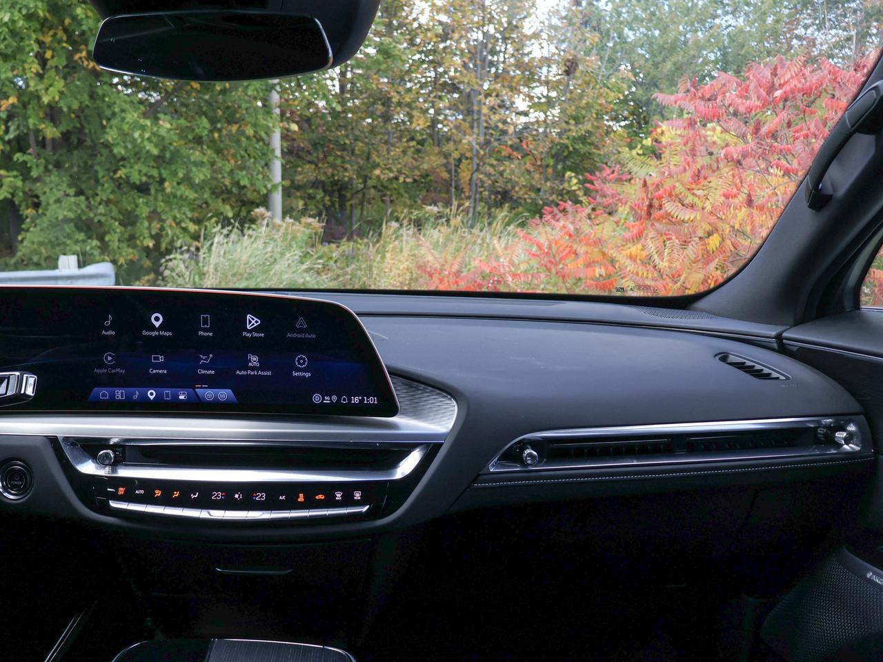 2024 Cadillac LYRIQ Luxury Photo