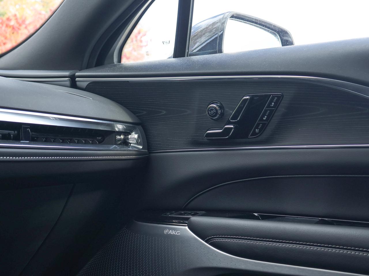 2024 Cadillac LYRIQ Luxury Photo