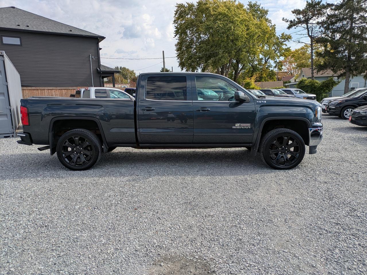 2017 GMC Sierra 1500 4WD CREW CAB 153.0" SLE Photo