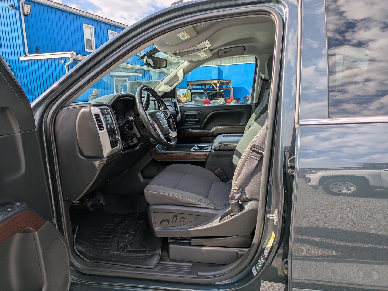 2017 GMC Sierra 1500 4WD CREW CAB 153.0" SLE Photo