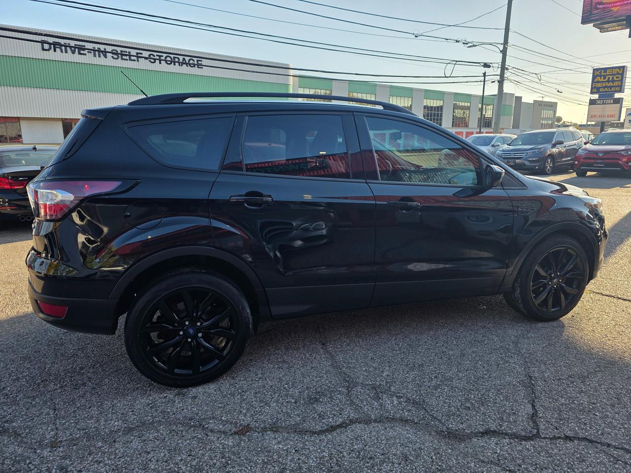 2017 Ford Escape SE Photo