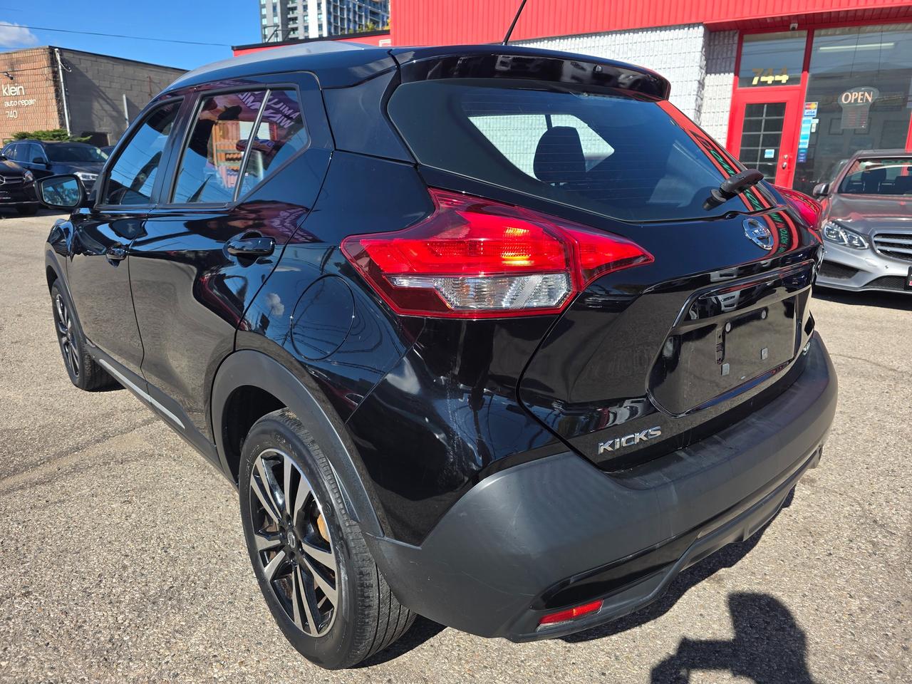 2019 Nissan Kicks SR Photo3