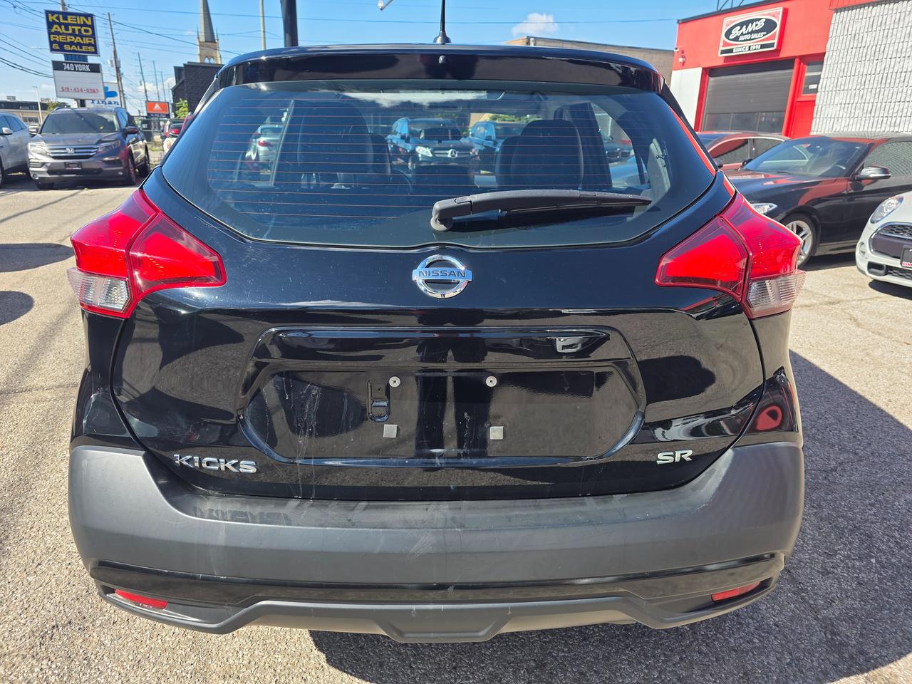 2019 Nissan Kicks SR Photo4