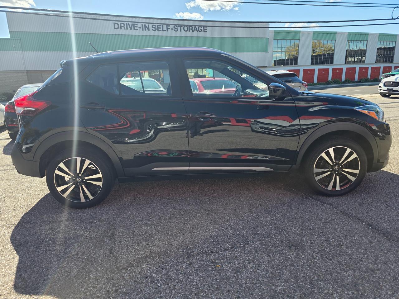 2019 Nissan Kicks SR Photo