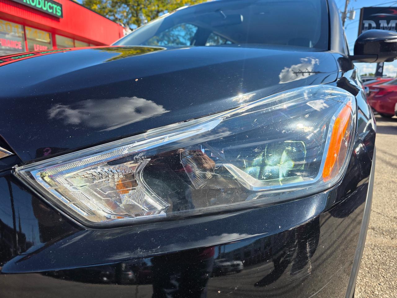 2019 Nissan Kicks SR Photo