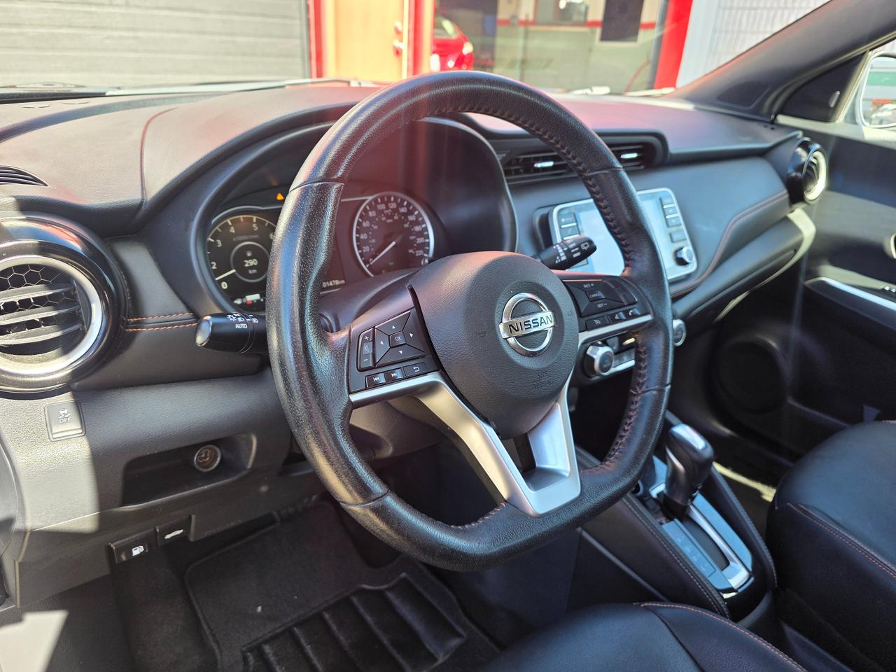 2019 Nissan Kicks SR Photo