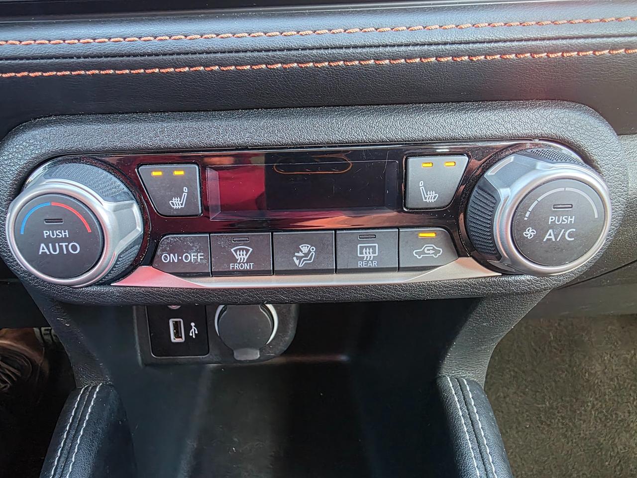 2019 Nissan Kicks SR Photo