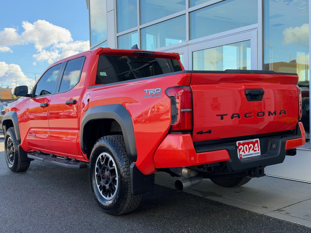 2024 Toyota Tacoma TRD OFF ROAD-PREMIUM! Photo4