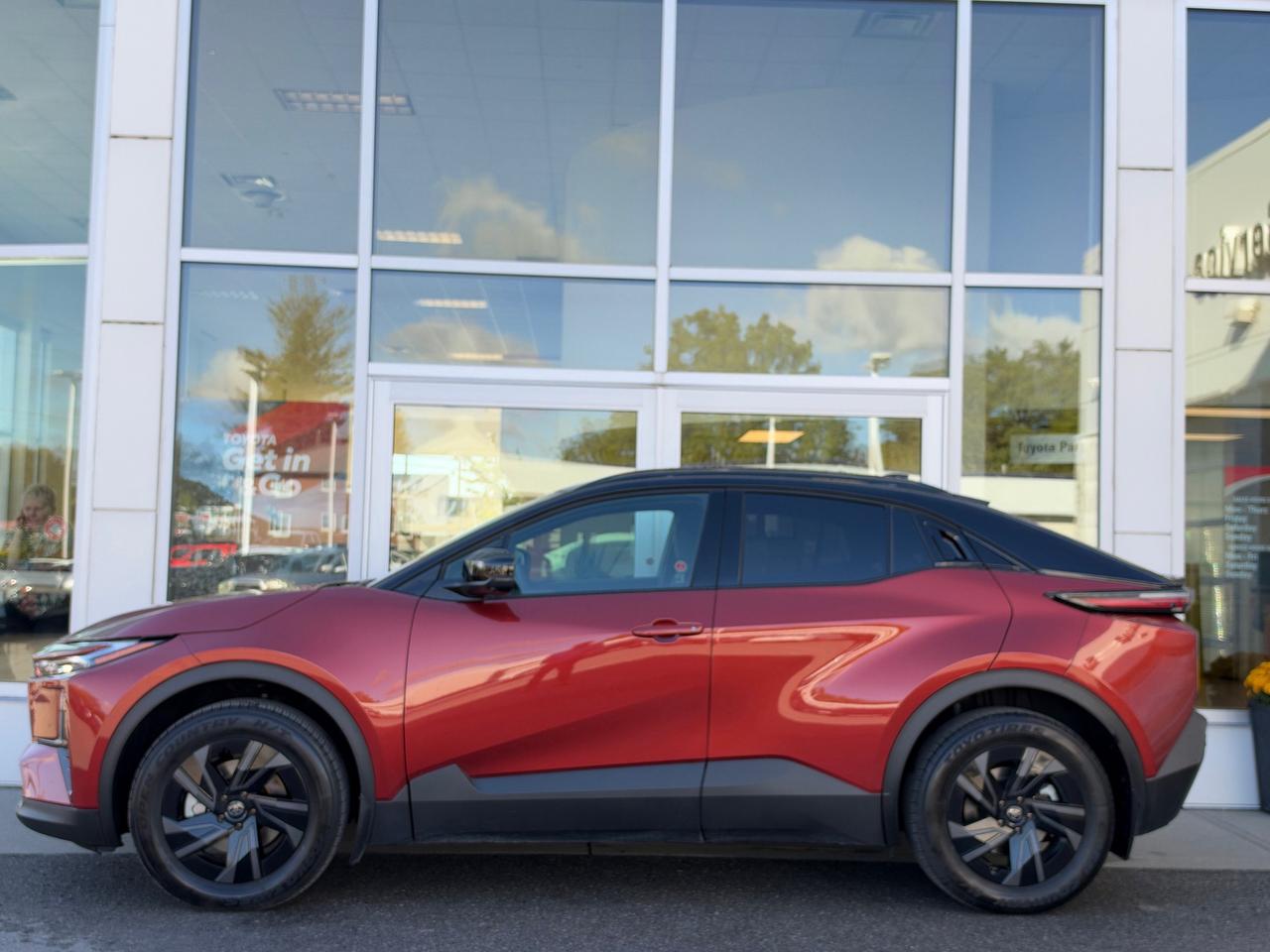 2026 Toyota C-HR XSE AWD-ONLY 2,456 KMS! Photo